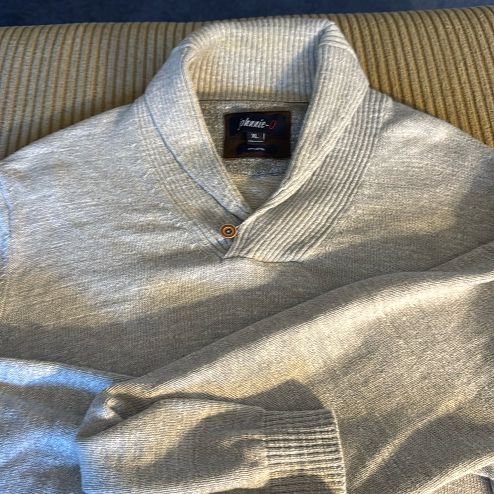 Men’s Johnnie O long sleeve sweater